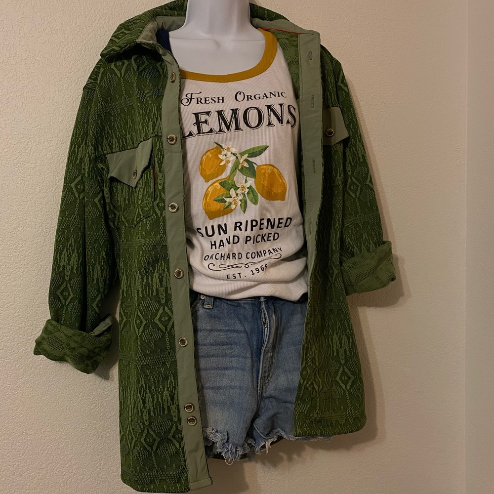 NWT Shacket with an impeccable design is perfect for layering technique